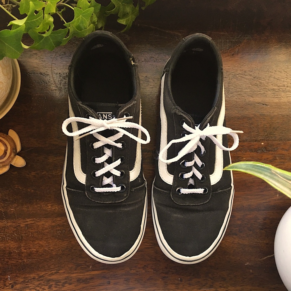 Used Black and White Vans Size 7.5